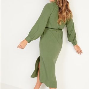 Long sleeve waist defined midi dress